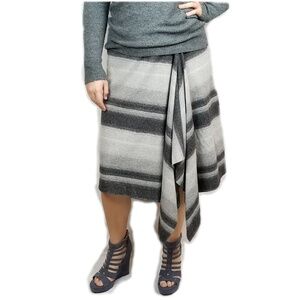 Jones New York sz 8 Virgin wool striped waterfall skirt
